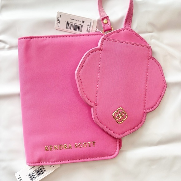 NWT Kendra Scott Luggage Tag and Passport Holder in Pink - Picture 7 of 10